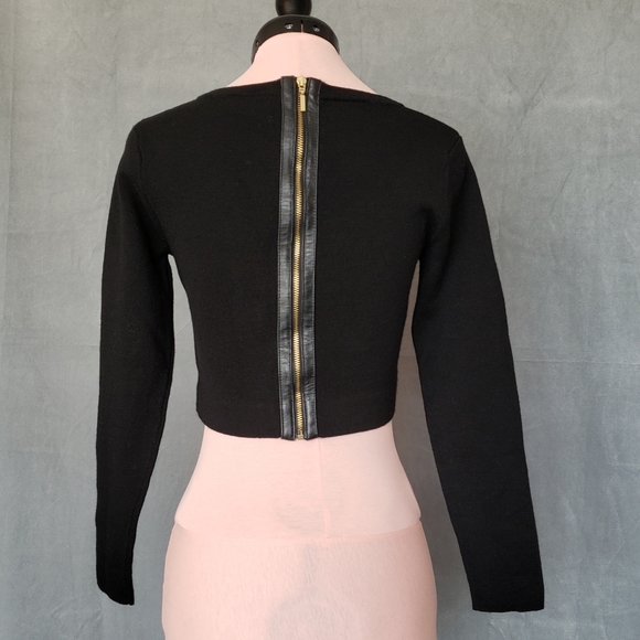 Club Monaco Black Knit Cropped Top With Back Zipper Accent - Picture 10 of 10